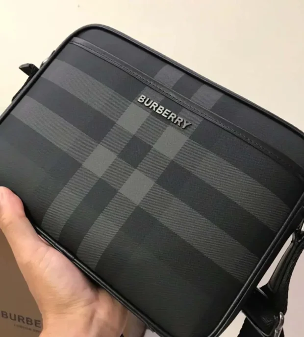 Burberry Messenger Bag 900