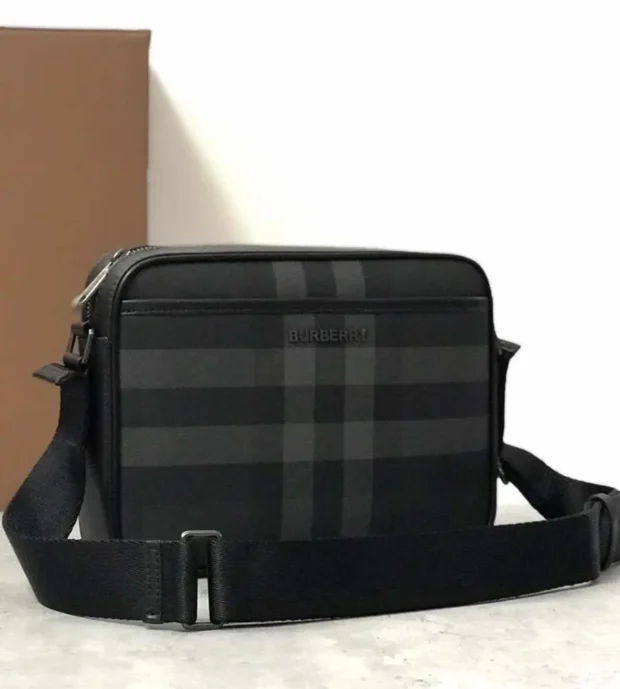 Burberry Messenger Bag 900 - Image 2