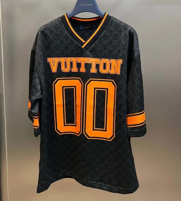 Monogram Sporty V Neck LV Shirt 450