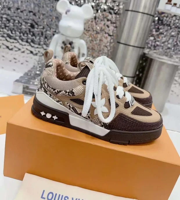 LV Sneakers-700-4