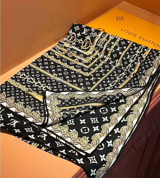 LV Scarf 350-15