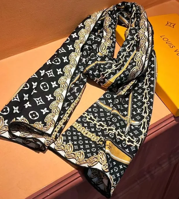 LV Scarf 350-15 - Image 2