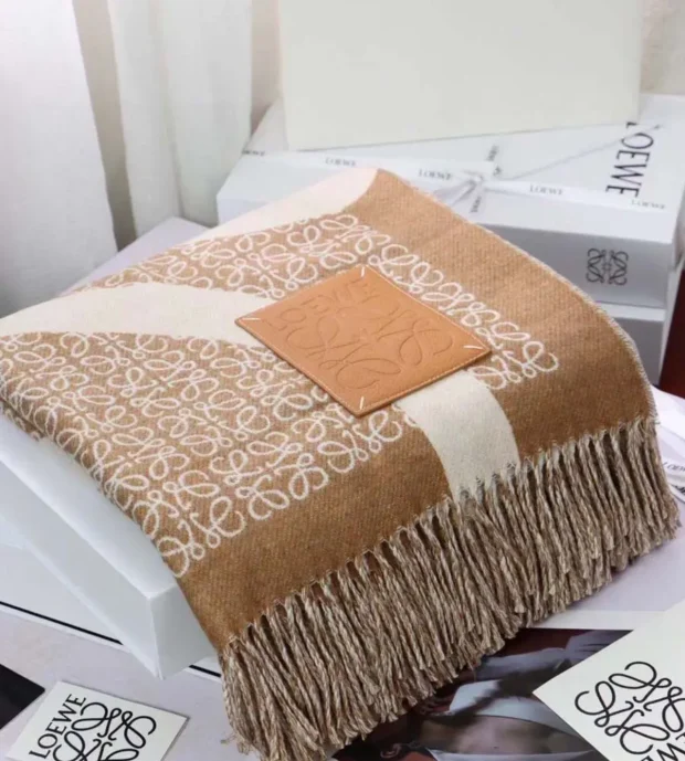 Loewe Shawl-400-3