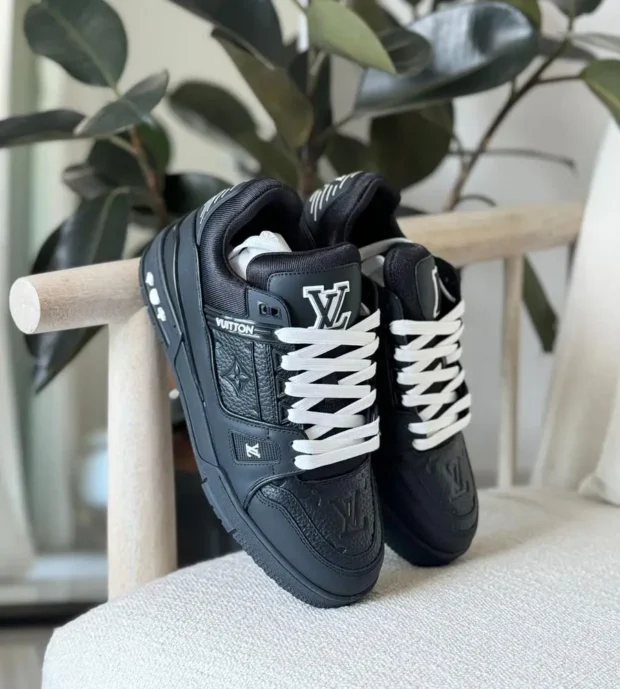 LV Sneakers-650-9