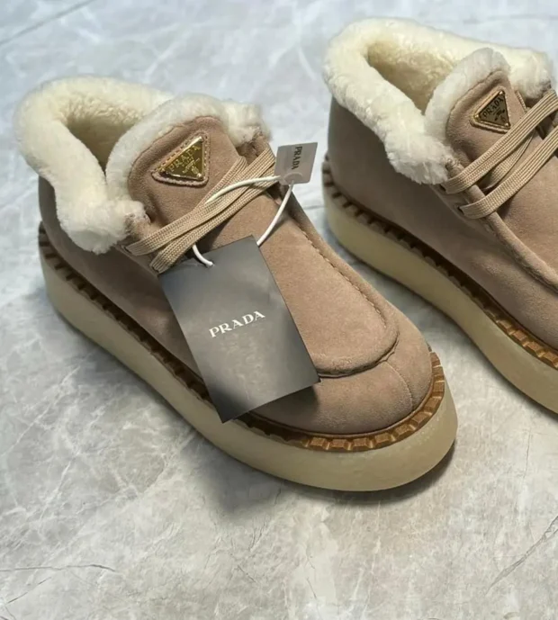Prada Sneakers For Ladies 600-3