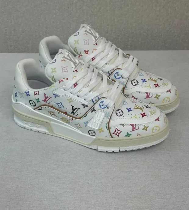 LV Sneakers 650-27