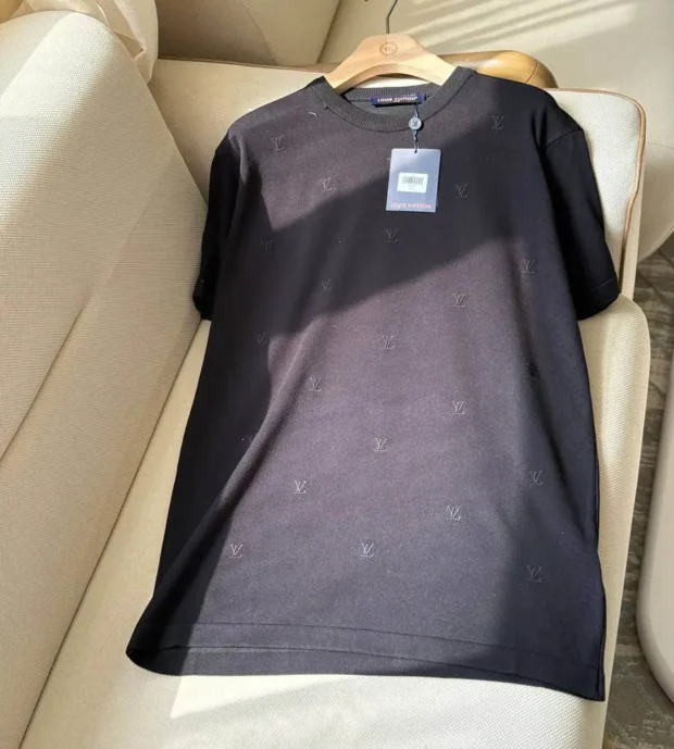 LV T Shirt 320-7